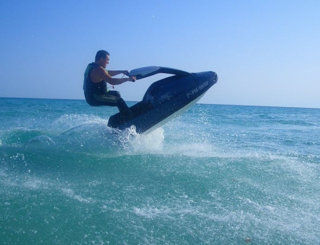 piruetas con la moto de agua